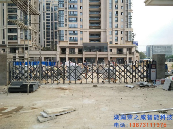 明昇壹城学校电动伸缩门项目完工现场