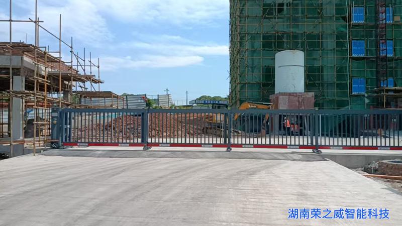 长沙县太空金路桥·13.3米铝合金智能平移门安装案例｜湖南荣之威