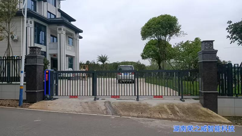 长沙电动门案例更新：浏阳冯总13.68米平移门正式启用