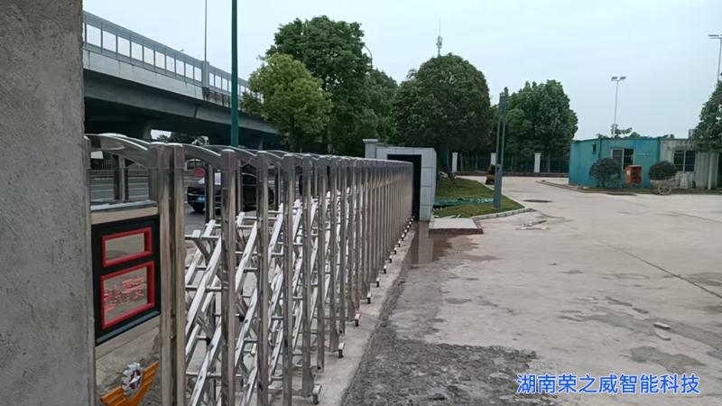 18.8米不锈钢电动伸缩门-湖南荣之威长沙厂家安装