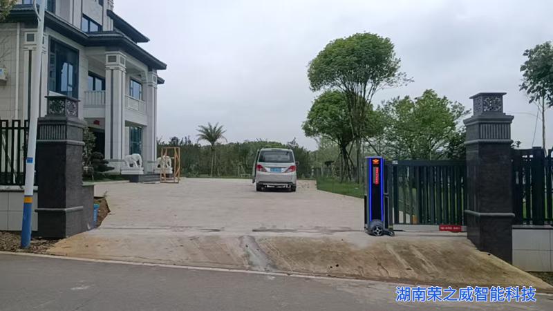 长沙电动门安装-浏阳私人宅邸-湖南荣之威